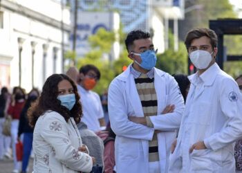 Insta rectora BUAP a retomar medidas contra COVID-19