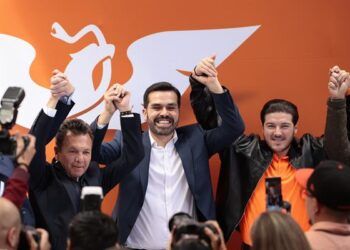 Jorge Máynez se registra como precandidato de MC a la presidencia de México