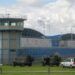 139 funcionarios permanecen como rehenes en cárceles de Ecuador tras motín
