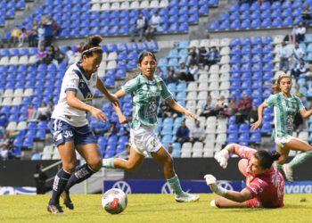 En casa, enfranjadas dominan a las leonas