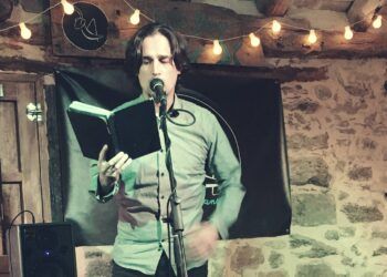 Poesía y música, artes sin límites: Escarpa
