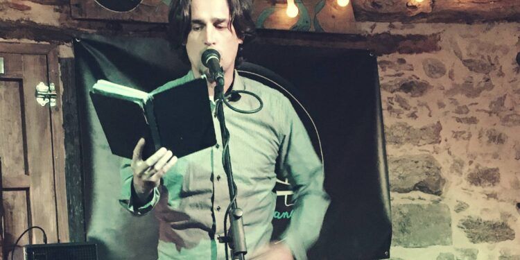Poesía y música, artes sin límites: Escarpa