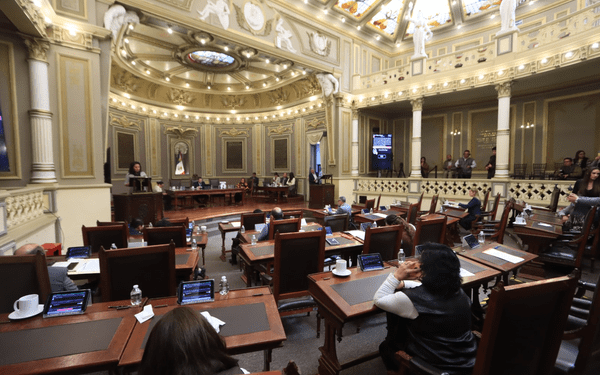 Congreso de Puebla recibe iniciativa para que trabajadores cuenten con permiso de paternidad de 20 días