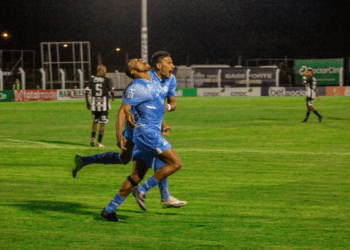 Jugador brasileño anota gol tras enterarse de la muerte de su padre