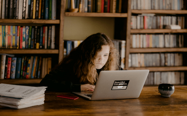 ¿De qué forma sacarle provecho a internet como persona común y corriente?