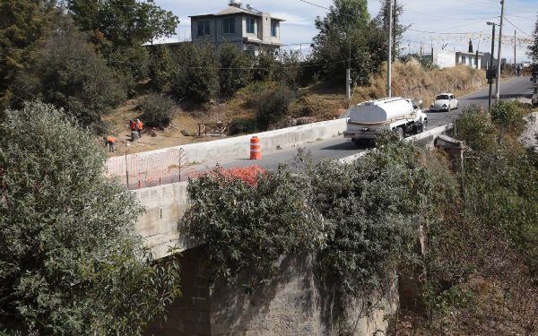 Ayuntamiento de Puebla rehabilita puente vehicular en San Miguel Espejo