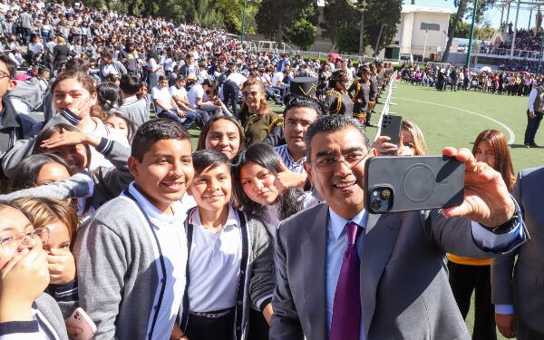 Inicia construcción de cancha de usos múltiples en el CENHCH
