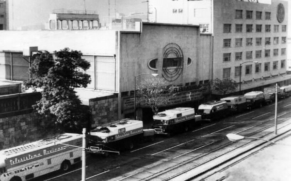 IN MEMORIAM / NACIMIENTO DEL GIGANTE
