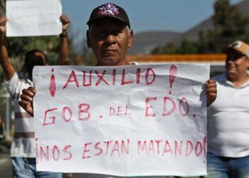 Transportistas protestan en Guerrero, tras asesinatos y amenazas del crimen organizado