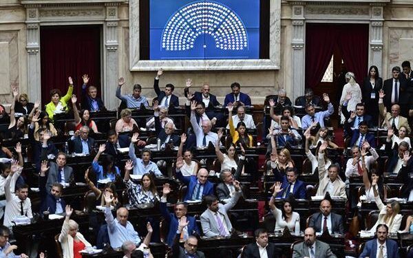 Diputados argentinos aprueban la “Ley Ómnibus” de Milei
