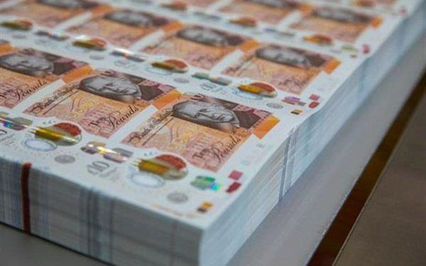 Exhiben en Londres los nuevos billetes con el rostro de Carlos III