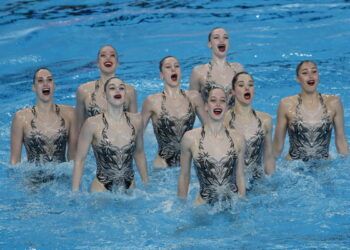 China, superior en natación artística