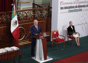 Presenta AMLO paquete de 20 reformas a la Constitución