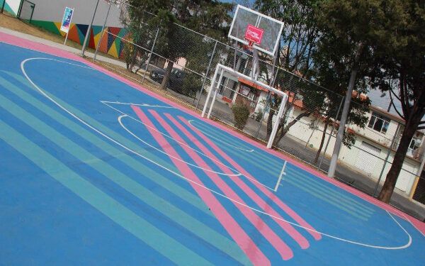 Entrega ayuntamiento rehabilitación de parques en la colonia Popular Coatepec