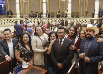 Piden licencia 5 diputados más; suman 16 que dejan curul