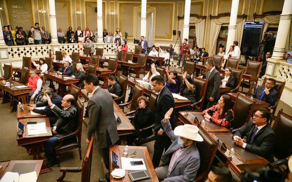 Congreso de Puebla recibe iniciativa para que análisis de laboratorio sean considerados en los servicios básicos de salud