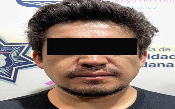 Policía Municipal de Puebla detiene a sujeto acusado de robo a transeúnte