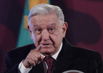 AMLO califica al gobernador de Texas de “antimexicano”