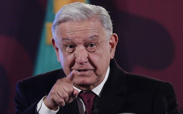 AMLO califica al gobernador de Texas de “antimexicano”