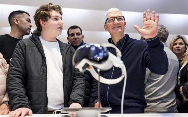 Apple lanza a la venta sus nuevas gafas Vision Pro