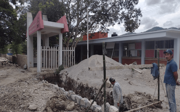 Avanza rehabilitación y construcción en Venustiano Carranza tras paso de Otis
