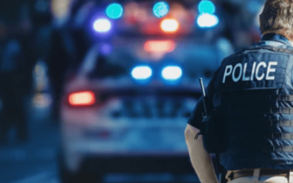 Adolescente es acusado de planear atentado en secundaria de California