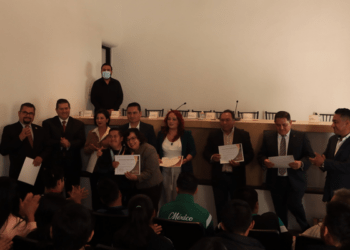 Congreso de Puebla entrega reconocimientos a deportistas con discapacidad y sus entrenadores