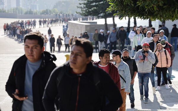 Acuden trabajadores de Audi a consulta de aumento salarial