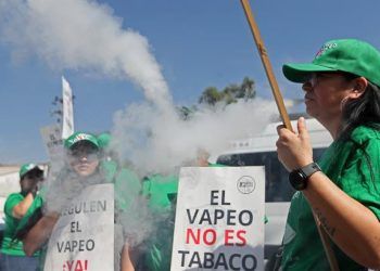Mexicanos protestan contra reforma que prohibirá los vapeadores