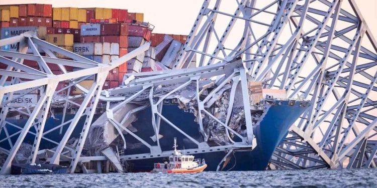 Destruye barco portacontenedores el puente Francis Scott Key en Baltimore