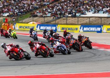 Dueño de la Fórmula 1 negocia la compra de MotoGP