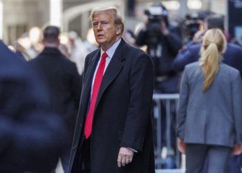 Pese a “ley mordaza”, Trump arremete contra juez y su hija