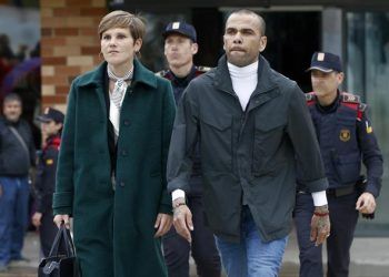 Dani Alves sale de prision tras depositar 1 mde de fianza