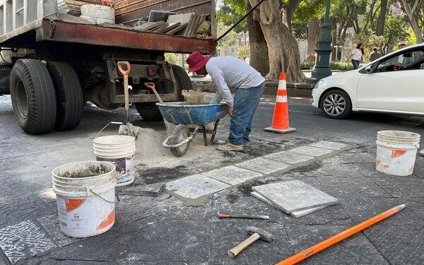 Realizan cambio de lajas en Avenida Juan de Palafox