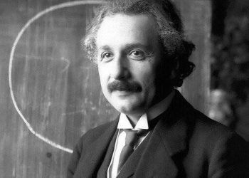 Sinfonía cósmica y el legado infinito de Einstein y Hawking