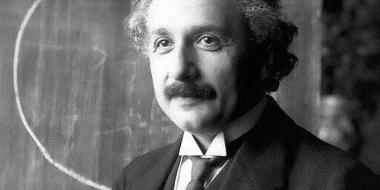 Sinfonía cósmica y el legado infinito de Einstein y Hawking