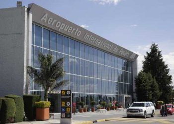 Suspenden actividades del aeropuerto por caída de ceniza; calidad del aire continúa siendo regular