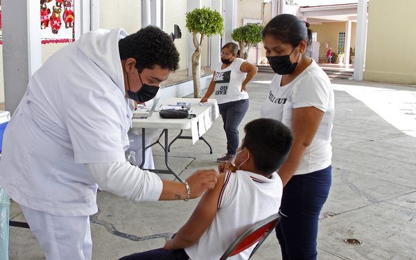 Comienza vacunación anti-COVID