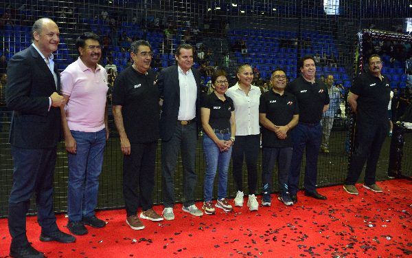 Premian a ganadores del Torneo A1 de Pádel BUAP