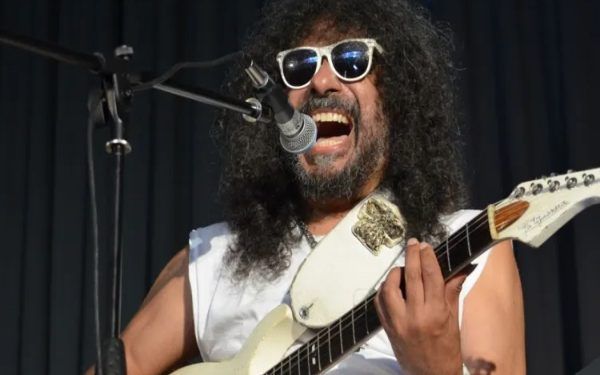 Hospitalizan de emergencia a Javier Bátiz