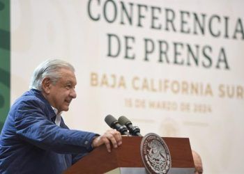 AMLO hace pública la deuda multimillonaria de Ricardo Salinas Pliego al SAT