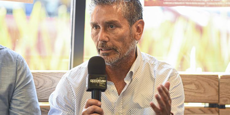 Se va de la directiva del Club Puebla El Búfalo Poblete