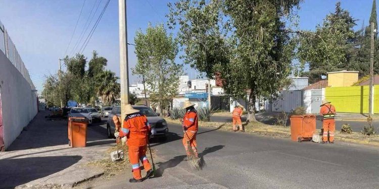 Servicio de Limpia retiró 11 toneladas de ceniza en calles de Puebla