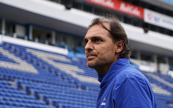 Presentan a Carevic en La Franja