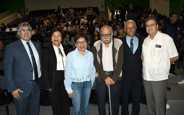 Celebran científicos medio siglo