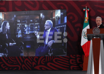 INE ordena a AMLO eliminar video de entrevista con periodista rusa