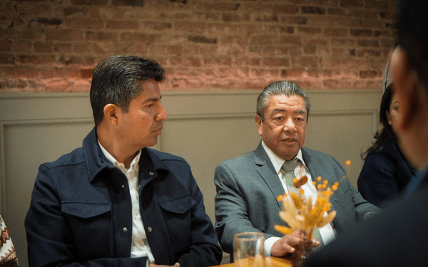 Rivera dialoga con comunidad migrante en EU
