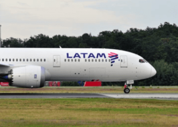 Incidente de avión Boeing de Latam en Nueva Zelanda habría sido error en la cabina: WSJ