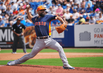 El lanzador mexicano José Urquidy es baja de los Astros por lesión
