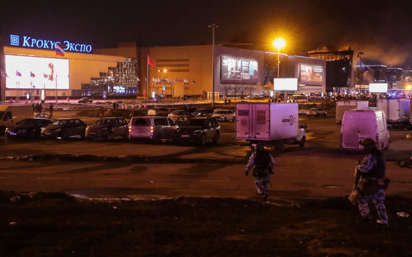 Tiroteo en sala de conciertos de Moscú deja al menos 40 muertos y 100 heridos